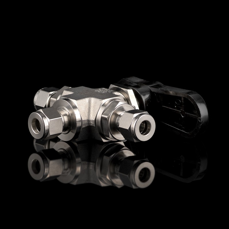 Шаровой кран 102й серии SS316, трехходовой NPT 1/2" внутр. - NPT 1/2" внутр., 414 Бар, VHB3-B3-F-8N