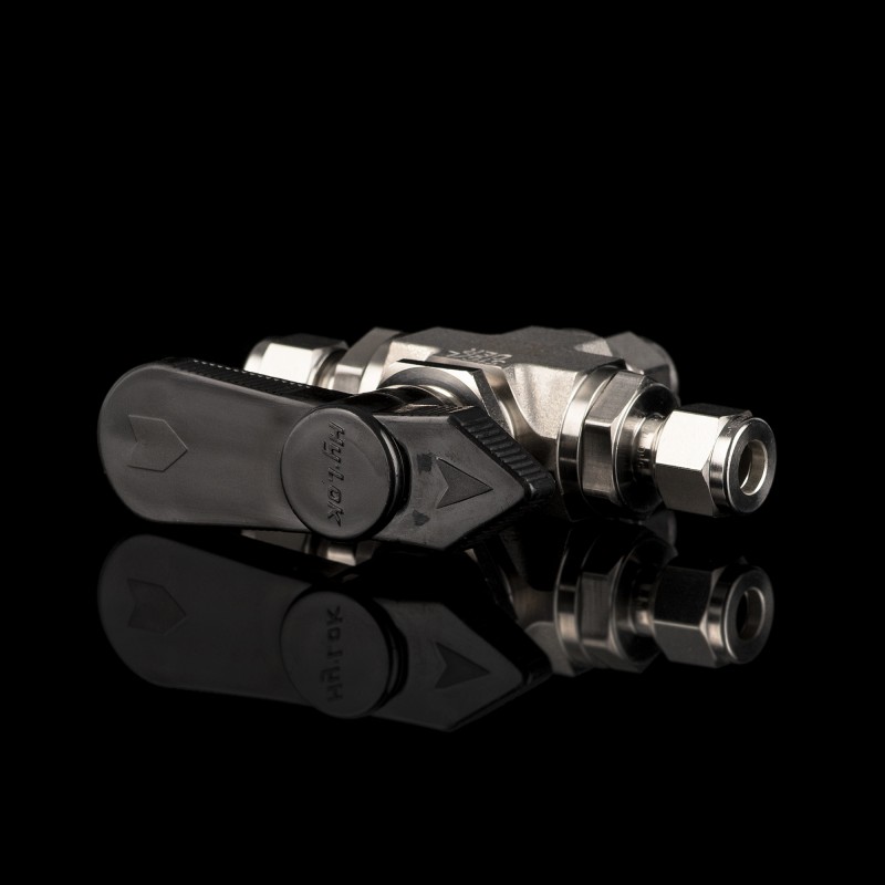 Шаровой кран 102й серии SS316, трехходовой NPT 1/2" внутр. - NPT 1/2" внутр., 414 Бар, VHB3-B3-F-8N